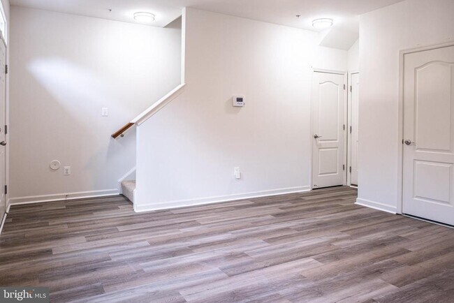 Foto del edificio - 3541 Woodlake Dr