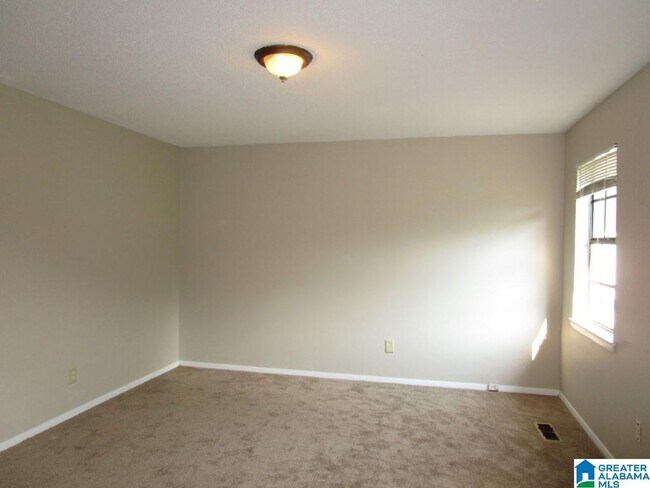 Building Photo - 2BR/1BA in Quiet Spring Lake Neighborhood