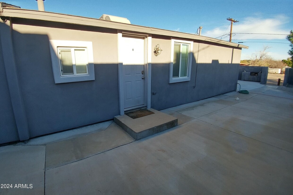 Primary Photo - 145 W Wickenburg Way