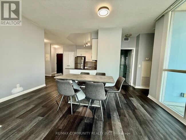 Building Photo - 225-2225 Webb Dr