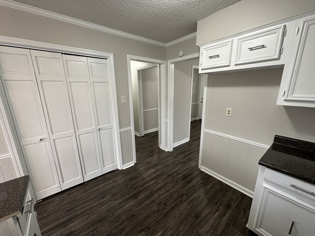 Building Photo - 4118 Friendship Ln