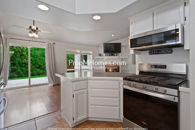 Foto del edificio - Light Filled 3 Bedroom Home in Sherwood!