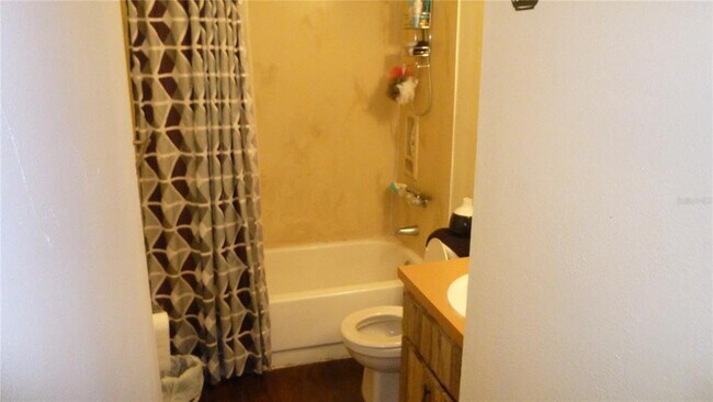 Foto del edificio - 3811 NE 41st St