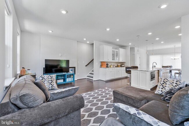 Building Photo - 4402 Fair Lakes Ct