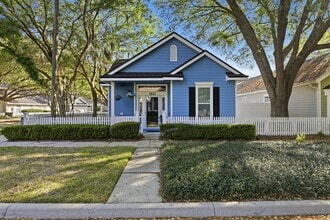 Building Photo - 5103 SW 103rd Way