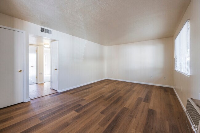 2 habitaciones, 1 baño - 820 pies cuadrados - Sala de estar - Borderman's Reef