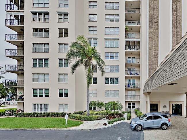 Building Photo - 5220 Brittany Dr S