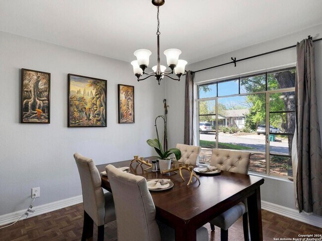 Foto del edificio - BEAUTIFUL TERRELL HEIGHTS 2-BEDROOM HOME ON LARGE CORNER LOT