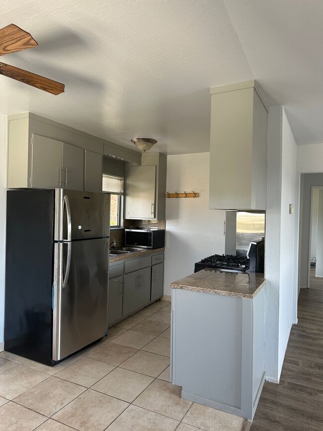 Building Photo - Large 2 bed/2 bath with beautiful view! Of...