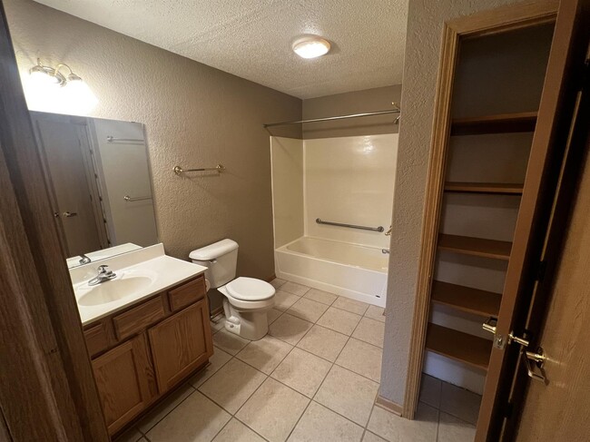 Foto del edificio - 9748 Island Estates Pl