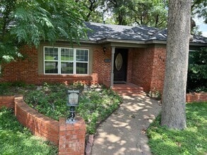 Building Photo - 1319 Brookhurst St