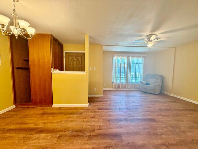 Foto del edificio - Fully Renovated 3-Bedroom Corner Home with Private Yard & 2-Car Garage