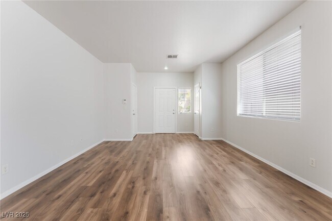 Building Photo - 8729 Shady Pines Dr