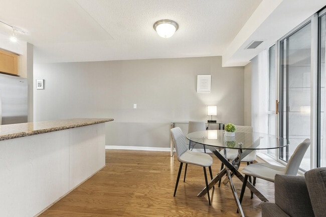Photo du bâtiment - 136 Simcoe St