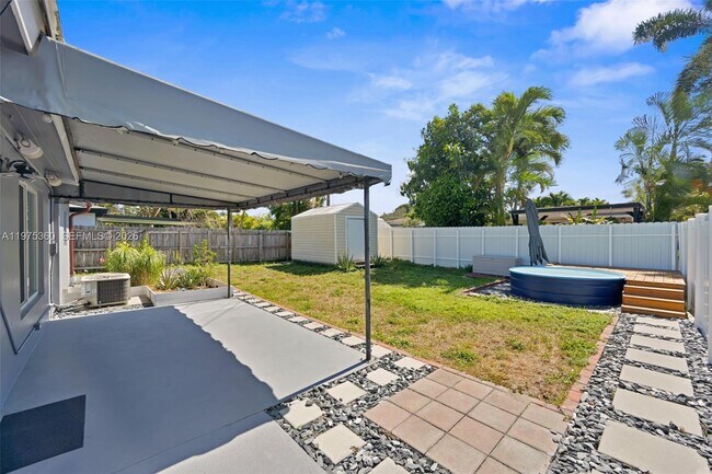 Foto del edificio - 380 NW 47th Ct