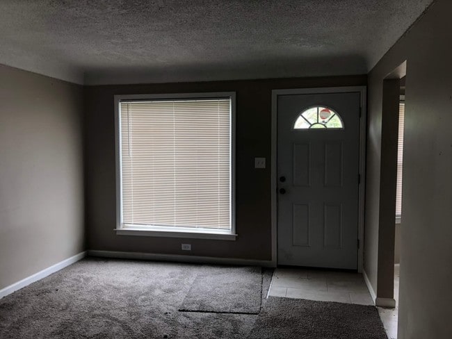 Building Photo - 9109 Greenview Ave