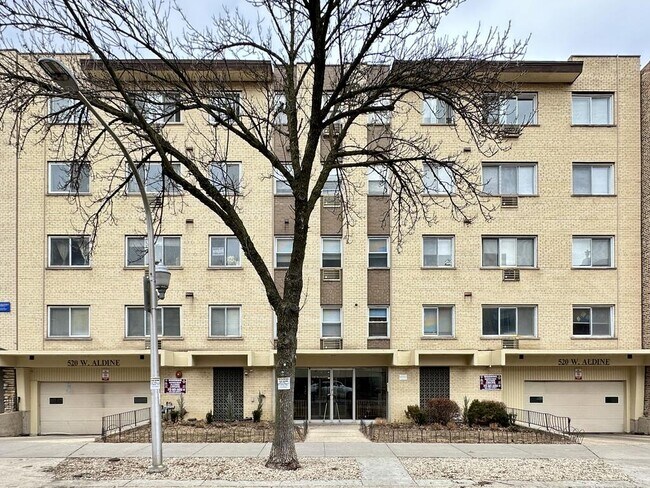 Building Photo - 520 W Aldine Ave
