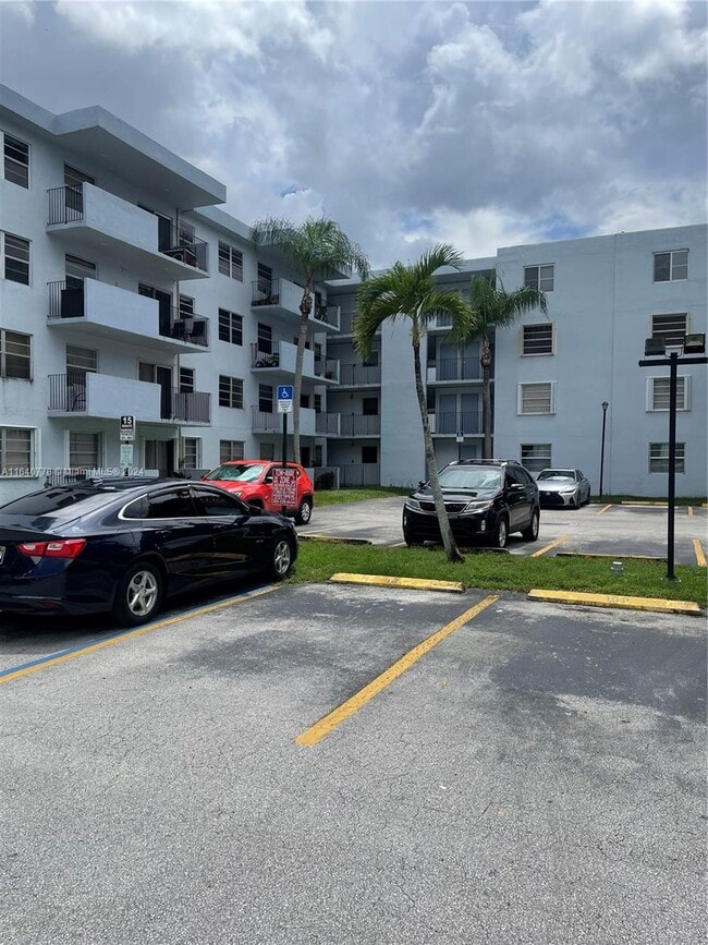 Building Photo - 1221 SW 122nd Ave