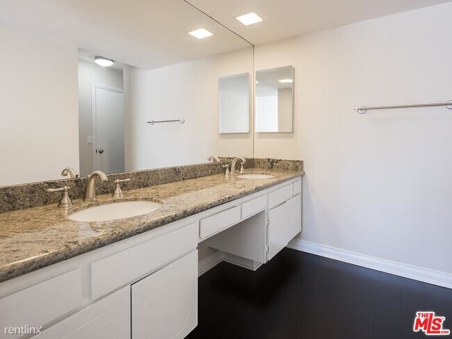 Building Photo - 2 br, 2 bath House - 1467 Rexford Dr Apt 304