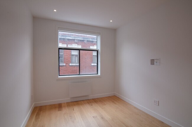 Building Photo - 6885-6891 Sherbrooke west