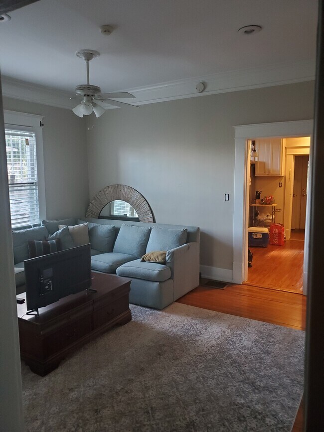 Building Photo - 607 Lytle St