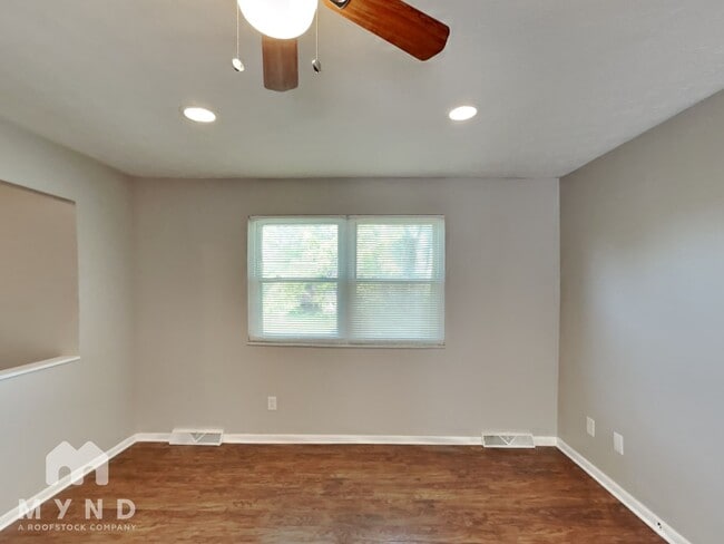 Building Photo - 830 Upwoods Dr