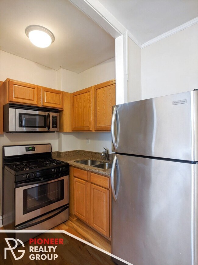 Foto del edificio - 736 W Addison St
