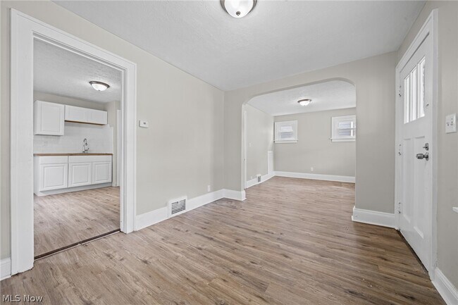 Building Photo - 3685 E 149th St