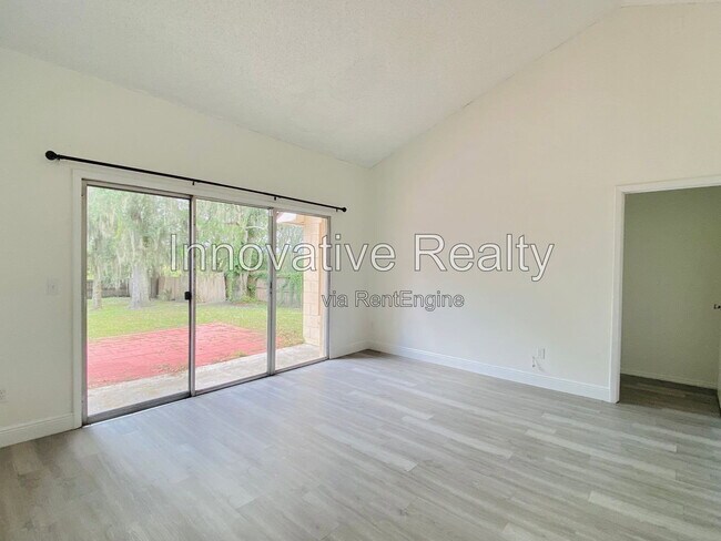 Foto del edificio - 6400 Lake Horseshoe Dr