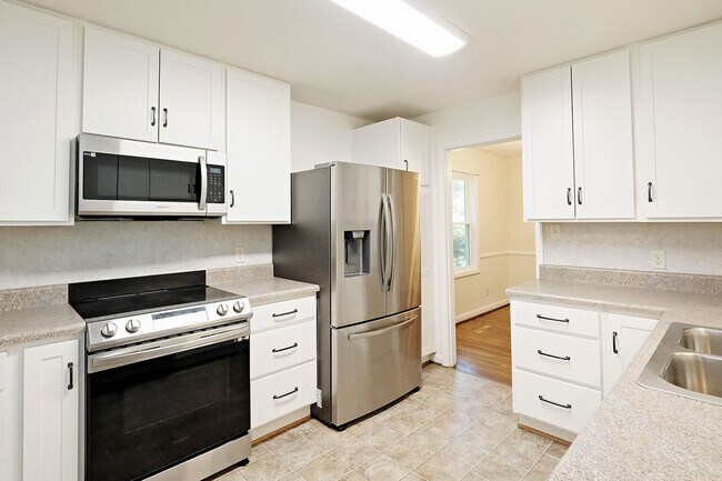 Foto del edificio - Move-in Ready Small Pet-Friendly Home