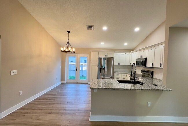 Building Photo - 3 Bedroom, 2 Bathroom home for rent