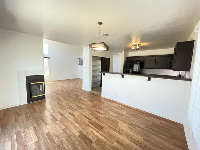 Foto del edificio - Beautiful 3 bed 2.5 bathroom home