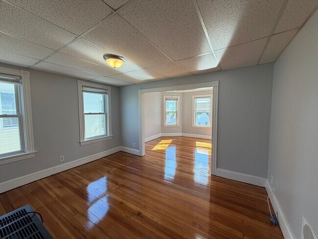 Building Photo - 70 Forest St