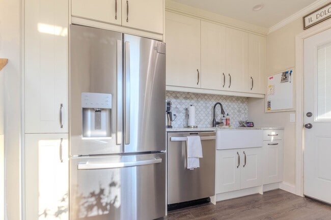 Foto del edificio - Immaculate 3 bedroom 1 Bathroom - Full House