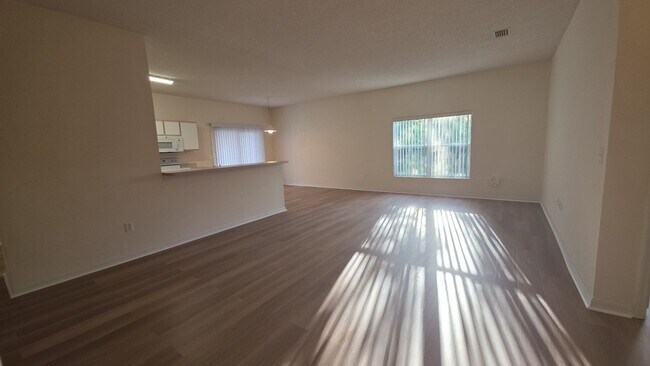 Building Photo - Newly renovated 3 bed, 2 bath home located minutes from Palm Coast dining, shopping, and the beach