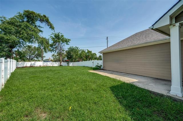 Foto del edificio - 9801 Cedarcrest Dr