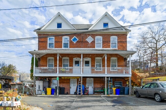 Building Photo - 14 Hillside Ave