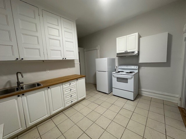 Building Photo - 455 Besserer St