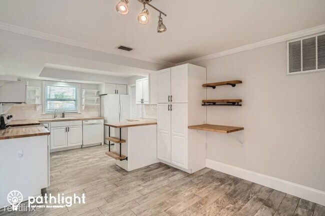 Building Photo - 2 br, 2 bath House - 1727 Thames Street UNIT