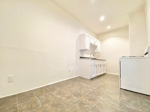 Building Photo - 1516 S Wilton Pl
