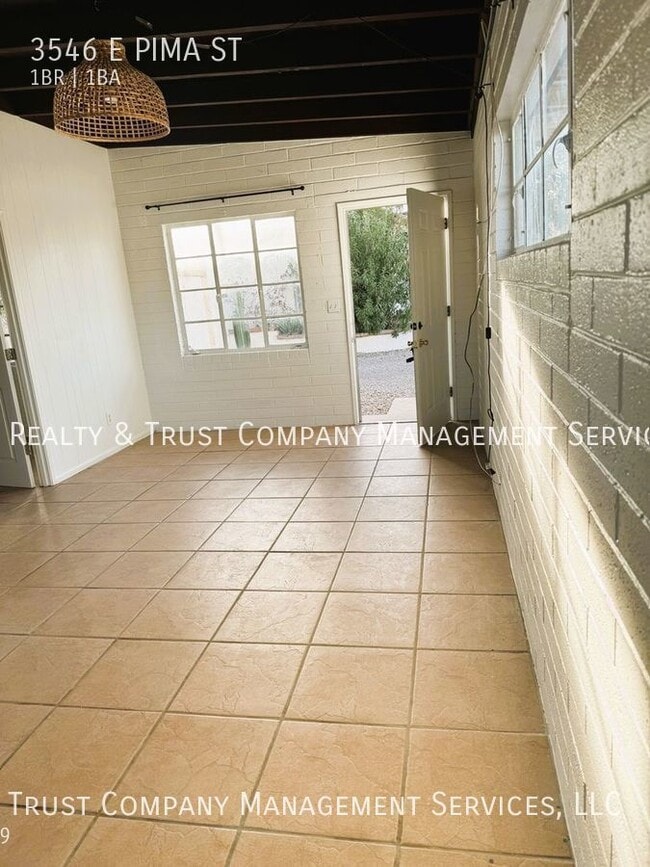 Building Photo - 3546 E Pima St
