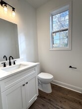 Building Photo - 427 Lakeland St