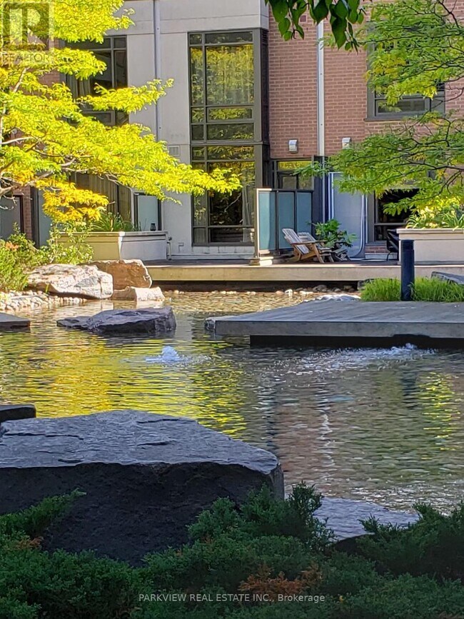 Photo du bâtiment - 1006 Sheppard Ave E