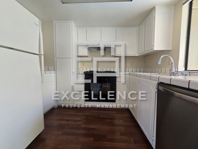 Building Photo - Single Story 2/2 with 2 Car Garage, AC, Patio, Community Pool