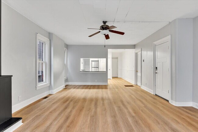 Building Photo - "Charming 2-Bedroom Retreat on Saratoga Avenue - Spacious 1100 Sq Ft Gem in Waterford!"