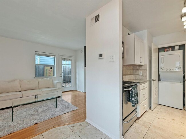 Foto del edificio - 1110 W 22nd St