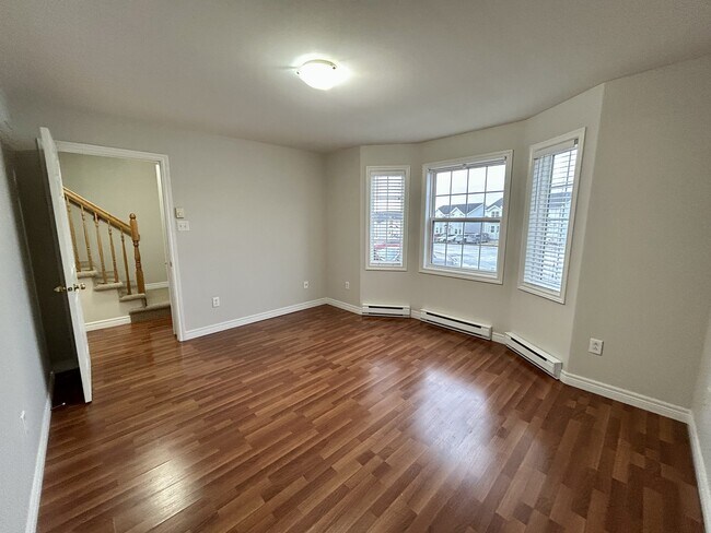 Building Photo - 16 MacLaren Pl