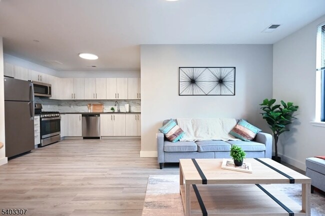 Foto del edificio - 49 S Day St