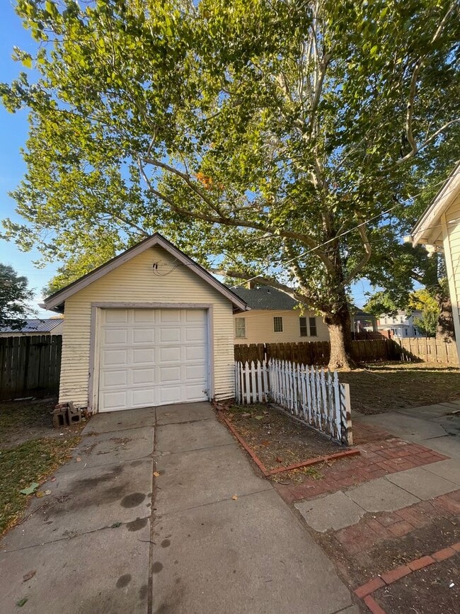 Foto del edificio - 3 Bedroom with garage and basement