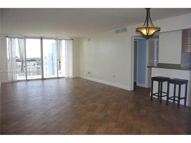 Building Photo - 10350 W Bay Harbor Dr